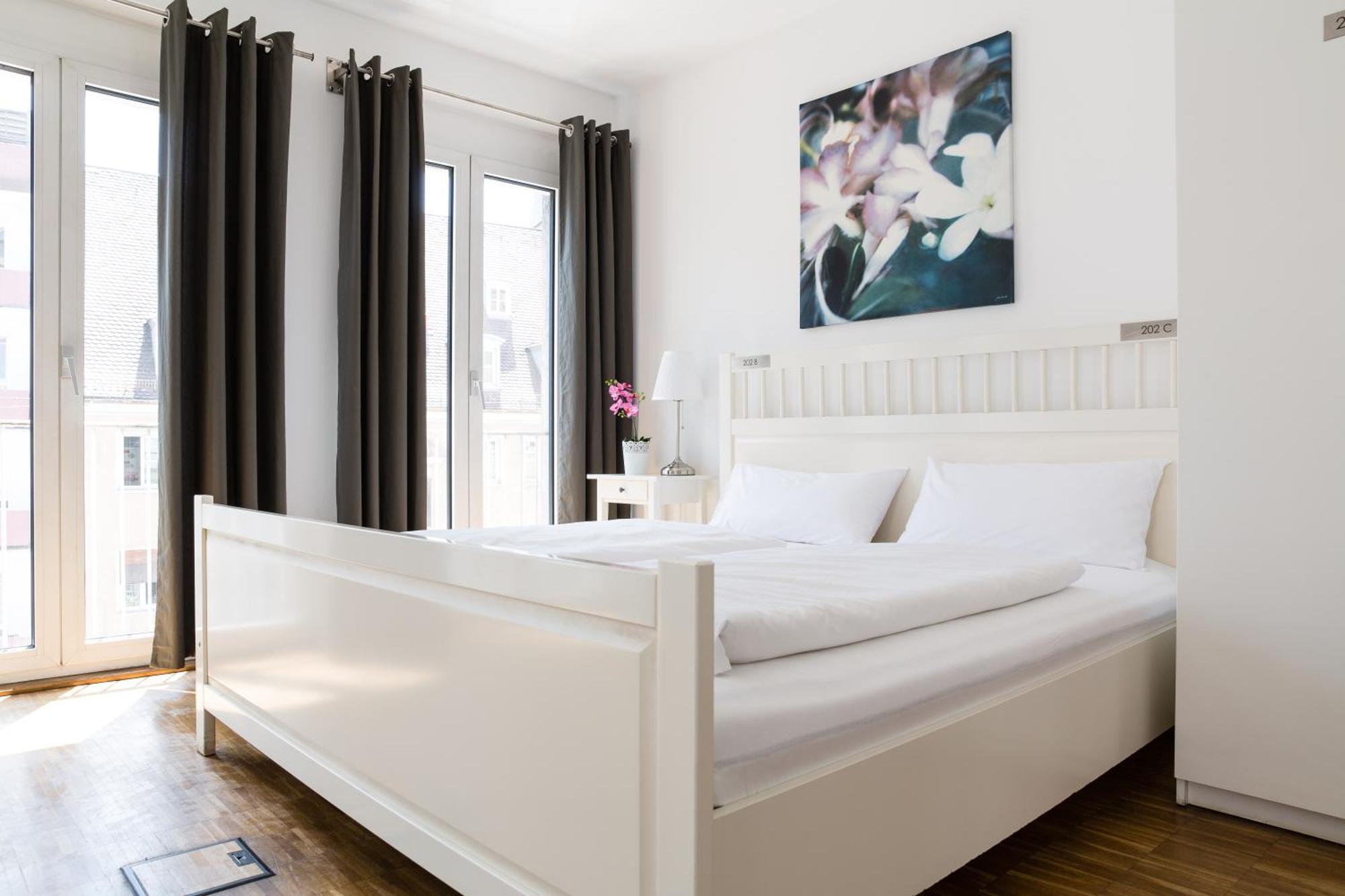 Nonstop Hotel Augsburg - Ubernacht - Hostelhotelhome 외부 사진