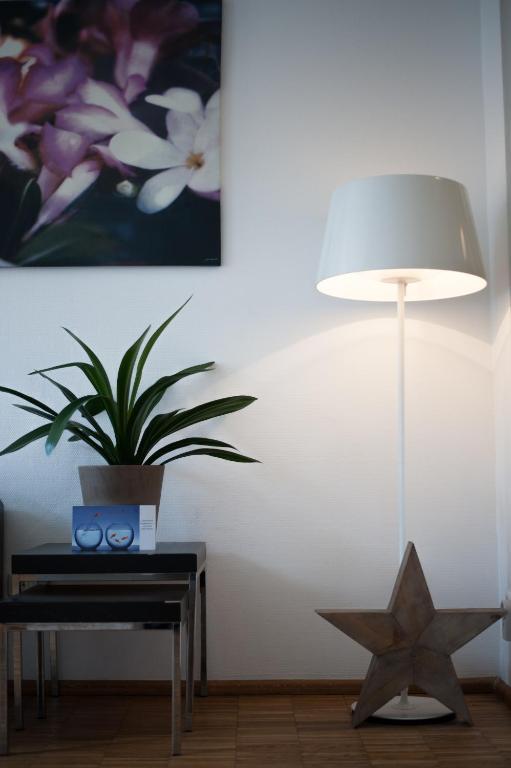 Nonstop Hotel Augsburg - Ubernacht - Hostelhotelhome 외부 사진